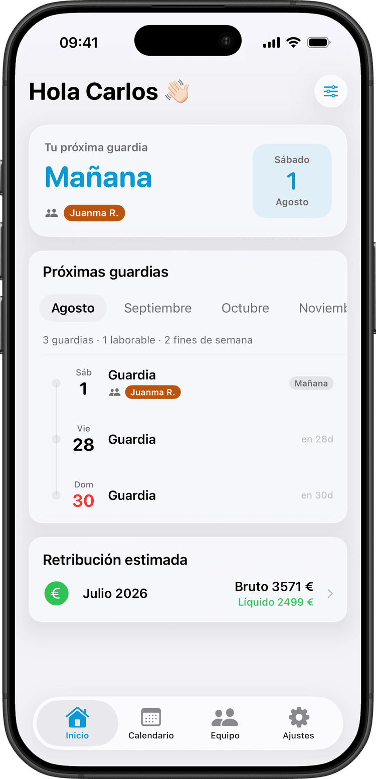 Pantalla de inicio de TuGuardIA en un iPhone: próxima guardia mañana con acompañante, próximas guardias de agosto y retribución estimada de julio — 3.571 € brutos, 2.499 € líquidos